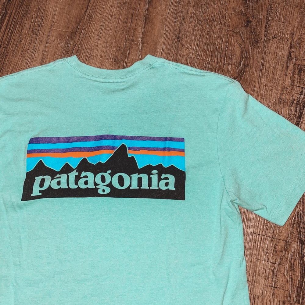 ⭐️Turquoise Patagonia Shirt⭐️
